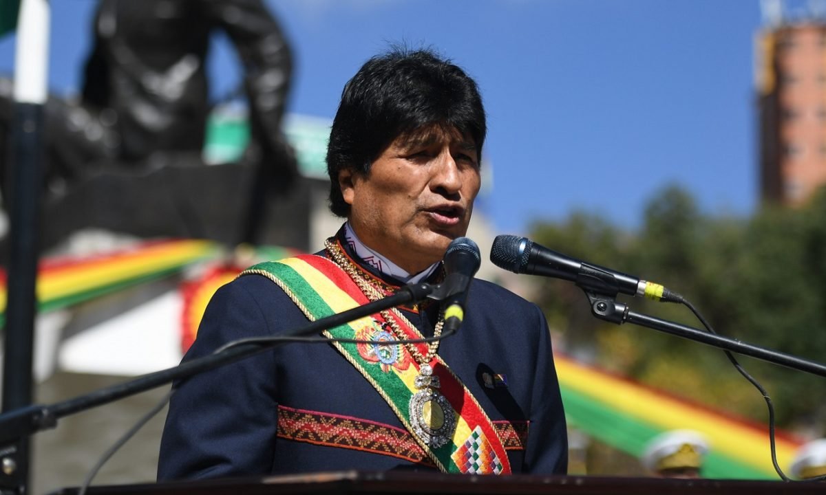 LA PAZ:Evo Morales junto a Autoridades nacionales y la población en general participan de los actos cívicos en conmemoración al Día del Mar