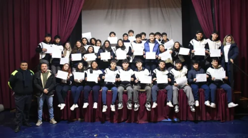 40 alumnos de 5° año del colegio Divina Misericordia completaron el curso de 1ra Licencia