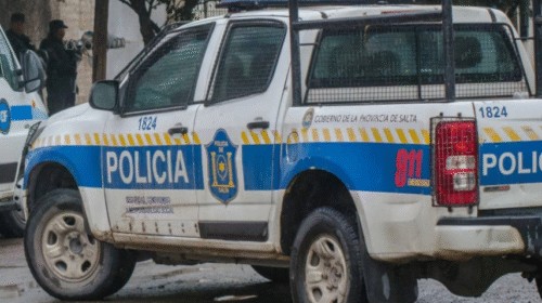 Intento de secuestro: un hombre canoso quiso subir a una joven a su auto.