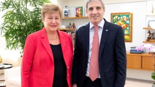 Caputo enfrenta hoy el último pago del año al FMI y se prepara para salir a los mercados o activar el swap con EEUU en 2026