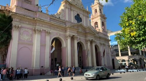 Vandalizaron la Catedral en la marcha de grupos feministas.
