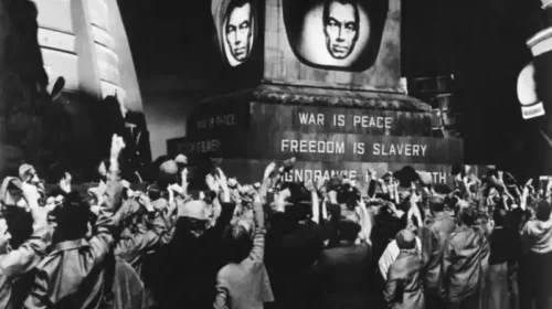 Así es 1984: la profecía de hace más de cuatro décadas que anticipó los terrores del siglo XXI.