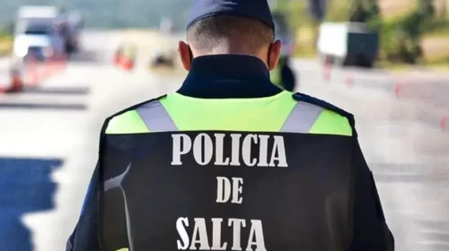 Grave accidente en Cerrillos: motociclista en estado crítico tras chocar contra un camión.