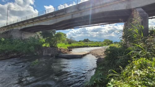 URGENTE – Cedió parte del Puente Viejo de Santa Lucía y fue cerrado de manera preventiva