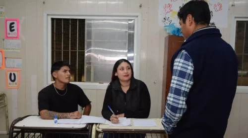 Abren las inscripciones para que jóvenes y adultos completen la primaria y la secundaria