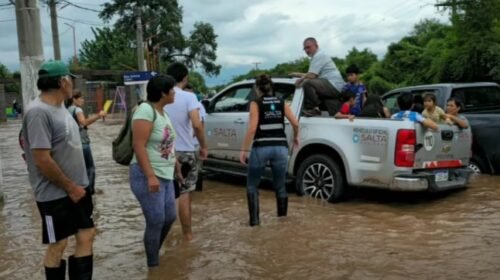 El Gobierno provincial asiste a familias de El Galpón ante la emergencia por intensas lluvias