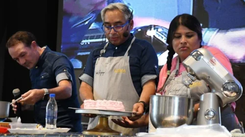 Más de 200 vecinos participaron de una masterclass de pastelería por San Valentín