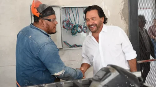 El Gobernador supervisó la Escuela Técnica Nikola Tesla, que supera el 90% de avance