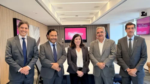 Sáenz anunció en Nueva York el inicio de exportaciones de litio desde Salta