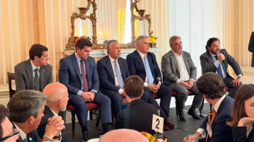 Sáenz participó en el Council of the Americas de un encuentro con líderes empresariales e inversores