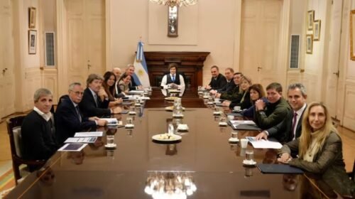 Mientras Javier Milei respalda a Manuel Adorni, avanza la investigación judicial