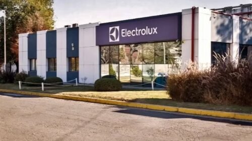 Una histórica planta de electrodomésticos deja de producir heladeras y despedirá personal en Rosario