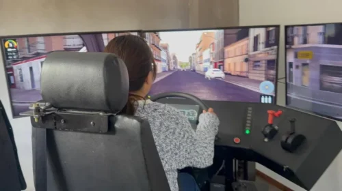 Mujeres avanzan en la obtención de licencias profesionales con las clases prácticas