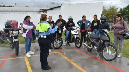 Capacitación gratuita en conducción segura de motocicletas en el CIC de Santa Cecilia