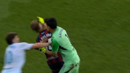 El ataque de furia de Esteban Andrada en España: el video con la impactante trompada que le pegó a un rival tras su expulsión