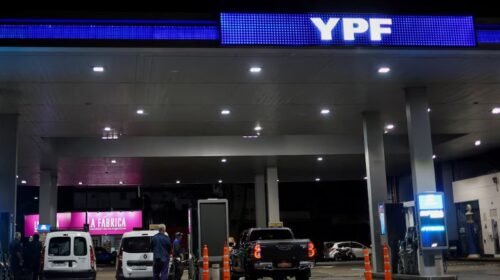 YPF estabiliza el precio de la nafta: no trasladará al surtidor la suba del petróleo por 45 días