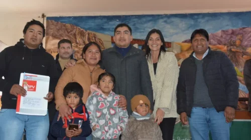 La Provincia y el municipio entregaron 35 viviendas en San Antonio de los Cobres