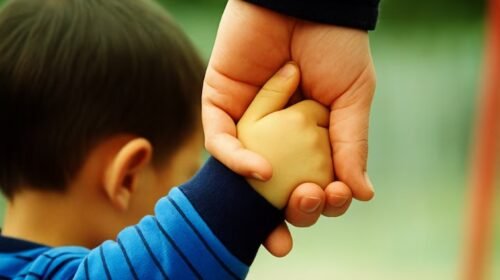Cuánto cuesta mantener a un hijo en la Argentina, según la canasta de crianza del Indec