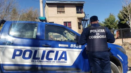 Un adolescente atacó con una tabla de madera a su mamá en Córdoba y fue detenido
