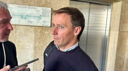 La Justicia ordenó peritar el teléfono del contratista que refaccionó la casa del country de Manuel Adorni