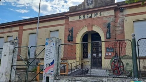 Denunciaron a una preceptora por robarse 45 mil dólares destinados a un viaje de estudios: “Me patiné la plata”