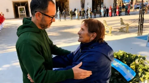 Justicia y memoria: 3 héroes de Malvinas descansan en un mausoleo