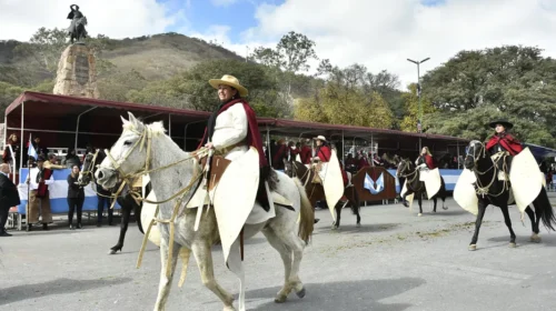 Salta recordará al General Güemes con la tradicional Guardia Bajo las Estrellas y un desfile cívico-militar