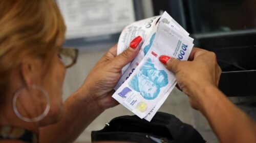 El salario mínimo ya vale menos que en 2001 y debería triplicarse para recuperar su poder de compra