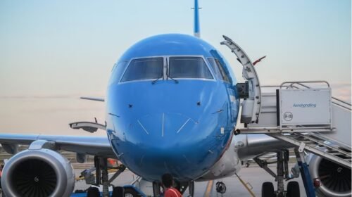 Viajar en avión será más caro: el Gobierno aumentó un 565% la tasa de seguridad aeroportuaria