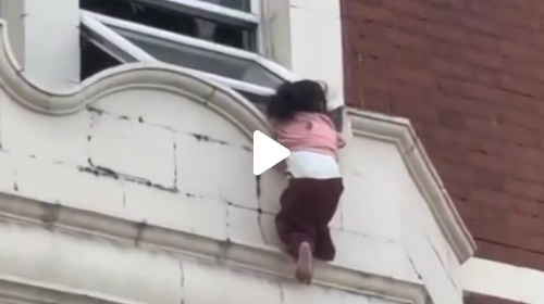 El dramático rescate de una nena de 4 años que quedó colgando de una ventana en pleno centro de Londres