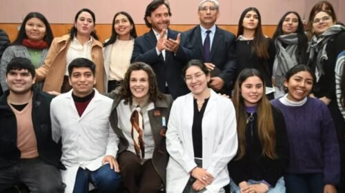 Sáenz anunció becas para estudiantes de Medicina y una inversión de $2 mil millones para fortalecer las escuelas técnicas