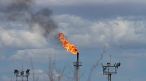 El petróleo cae con fuerza tras la firma del acuerdo de paz entre EE. UU. e Irán