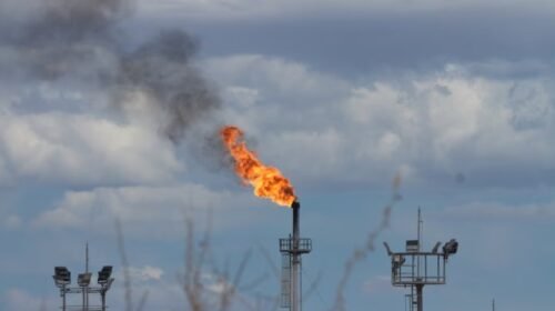 Respiro para los mercados: el petróleo baja tras la primera ronda de negociación entre Washington y Teherán