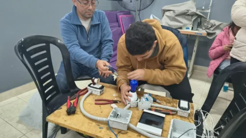 El CIC de Villa Asunción dicta un taller gratuito de electricidad domiciliaria