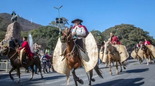 Cortes y desvíos en Salta: las calles que estarán cerradas hoy por los homenajes a Güemes
