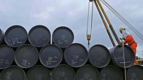 El precio del petróleo alcanza su nivel más alto del año impulsado por tensiones internacionales y recortes de oferta