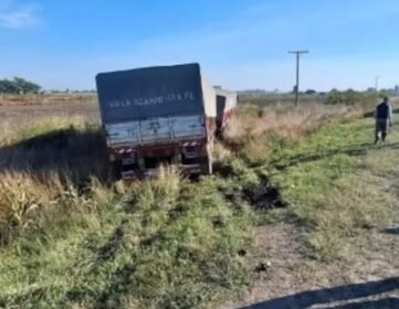 Impactante accidente en la Ruta 11: un hombre murió y hay cuatro heridos tras un choque frontal entre un auto y un camión