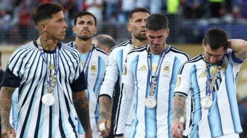 Quiénes son los futbolistas de la Selección argentina que no volverán al país con la delegación