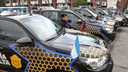 Sáenz entregó 10 nuevos móviles policiales y ya renovó el 60% del parque automotor de la Fuerza