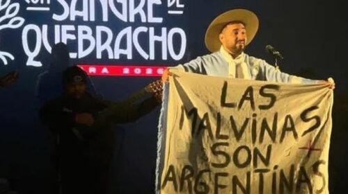 Lázaro Caballero presentó su bandera de Malvinas en el festival de El Galpón