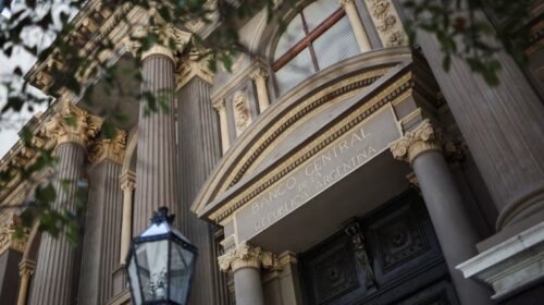 El Banco Central contuvo el dólar mayorista al límite de los $1.500 con la venta de futuros