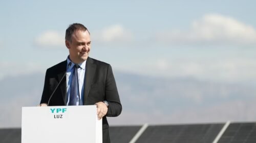 Manuel Adorni presentó su renuncia como miembro del directorio de YPF