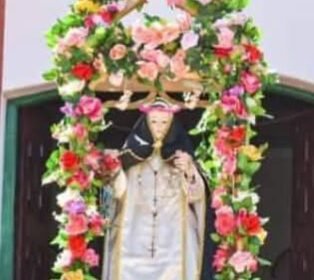 4° Día de la Novena a Nuestra Madre. Hoy rezamos por los abuelos y enfermos de la Comunidad. Y por todos los abuelitos del Mundo.