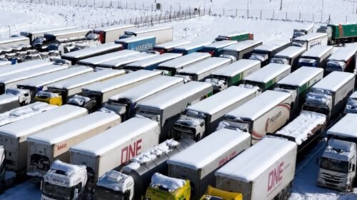 Caos en la Patagonia: miles de camiones varados por la nieve y la incertidumbre por el cruce