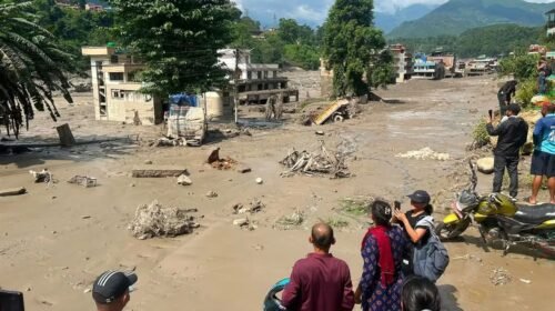 El desborde de otro lago glacial frena los rescates entre Nepal y China ante el riesgo de un desastre mayor