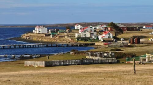 Reino Unido desafía a la Argentina y promete respaldo a empresas que operen en Malvinas