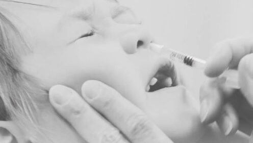 👇ESTÁN EMPEZANDO A VACUNAR 💉 A LOS NIÑOS EN LOS COLEGIOS CON VACUNAS INTRANASAL , POR LA NARIZ 👃 Y NO PODEMOS PERMITIRLO.
