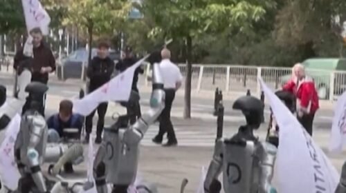 Robots salen a protestar contra la IA