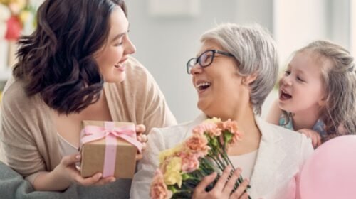 Día de la Madre se celebra hoy, 18 de octubre, en Argentina: la verdad de una tradición única