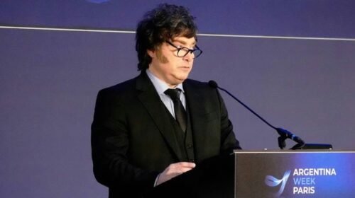 Desde París, Javier Milei aseguró que dispone de una “bazuca” financiera de 75.000 millones de dólares para frenar maniobras desestabilizadoras